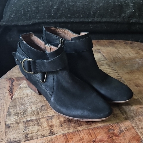Clarks Black Ankle Boots - Picture 1 of 7